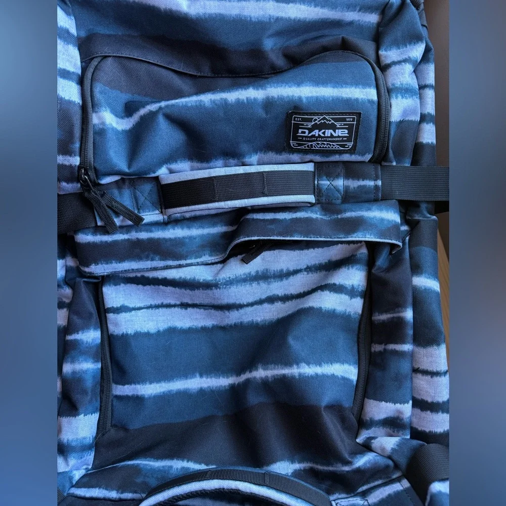 Dakine Split Roller Luggage 110L - like NEW! - Picture 10 of 14